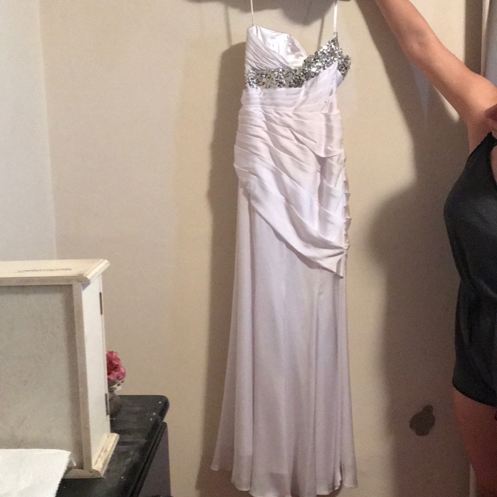 White Gown Alyce Designs - Picture 2 of 3